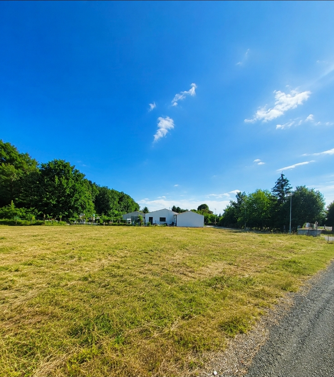 Terrain constructible 1 022 m2 Sainte-Même