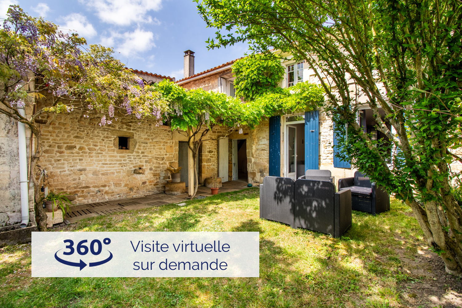 Maison de ville, centre bourg, 21 m2, jardin, 2 chais