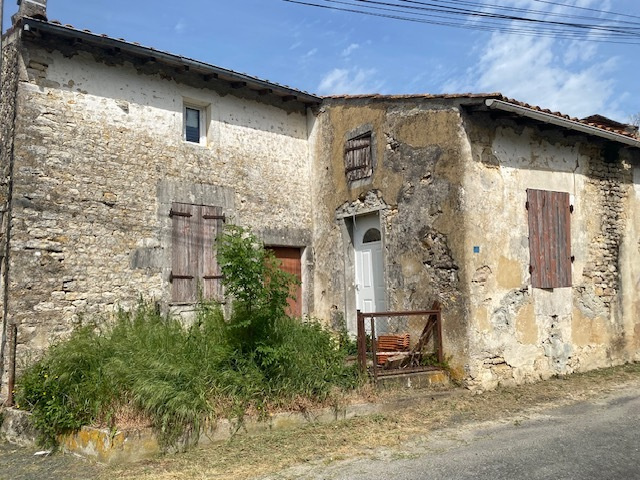 Maison d'habitation en cours de rénovation avec dépendance e